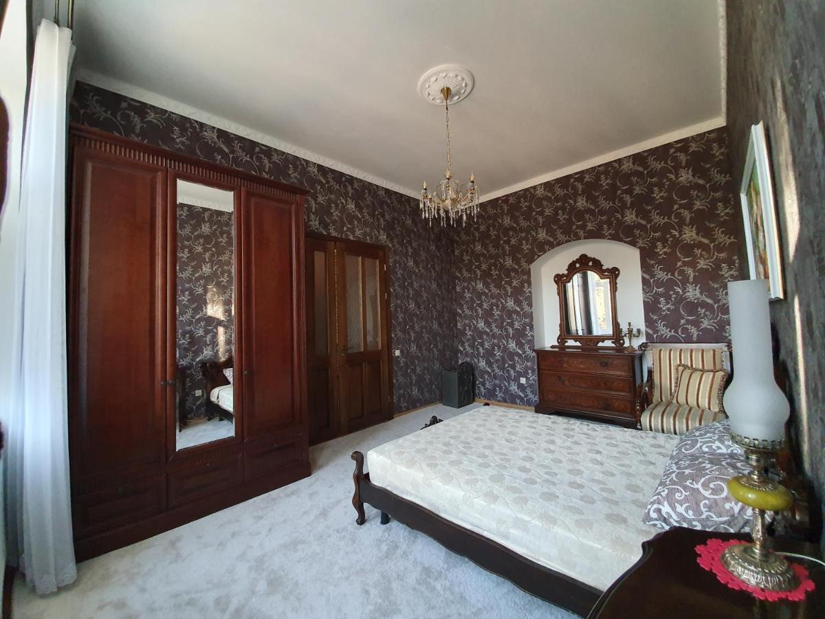 Апартаменти У Шевальє. Lviv Kültér fotó